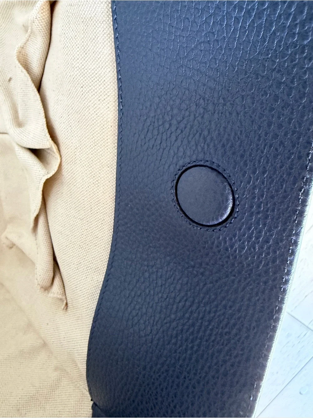 Gucci Leather Swing Tote Medium